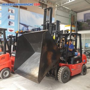 Xe nâng càng gật gù