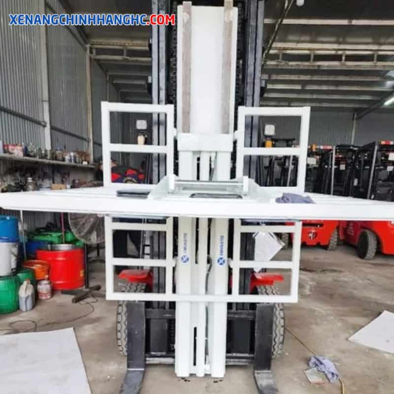 Xe nâng kẹp ổn định