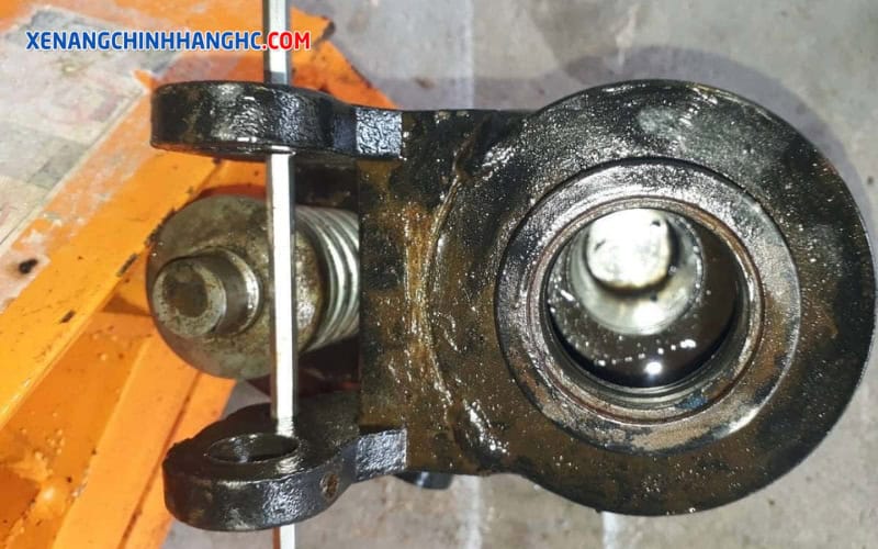 cách thay phốt xe nâng tay