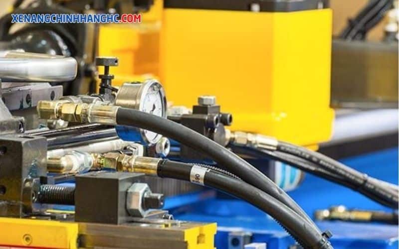 xe nâng bị tụt càng