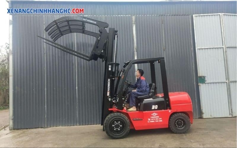 xe nâng bị tụt càng