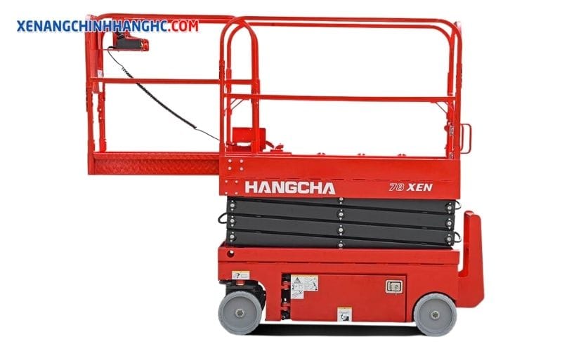 xe nâng hàng có được nâng người không
