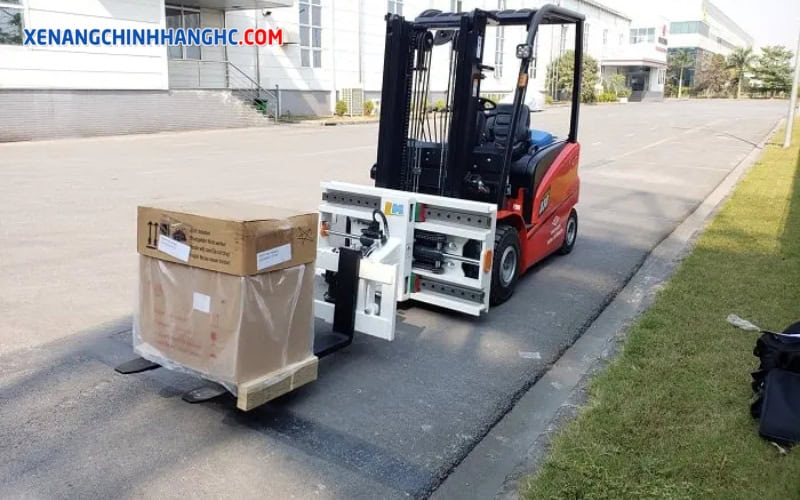 xe nâng càng xoay 180 độ