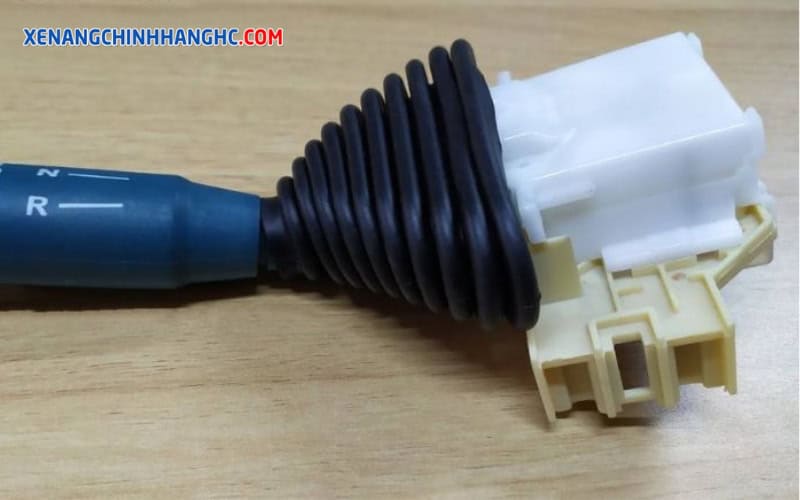 Xe nâng không tiến lùi được