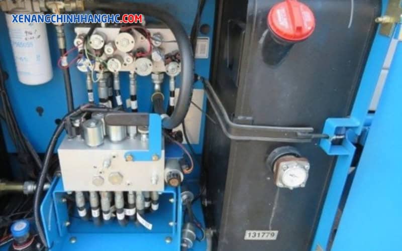 Xe nâng không tiến lùi được