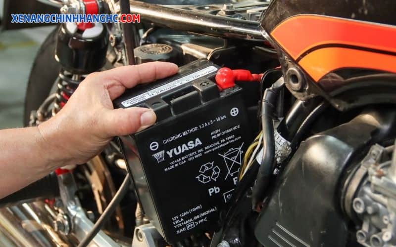 cách phục hồi bình ắc quy khô